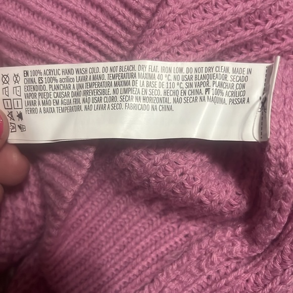 Forever 21 Cold shoulder sweater - Picture 5 of 5